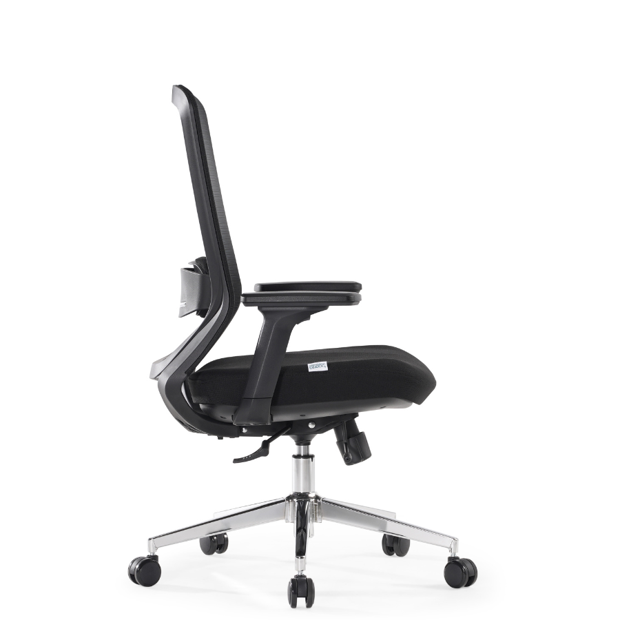 Silla Ejecutiva Kaze Negra RB OffiMobile, sin cabecera, base cromada, vista lateral.