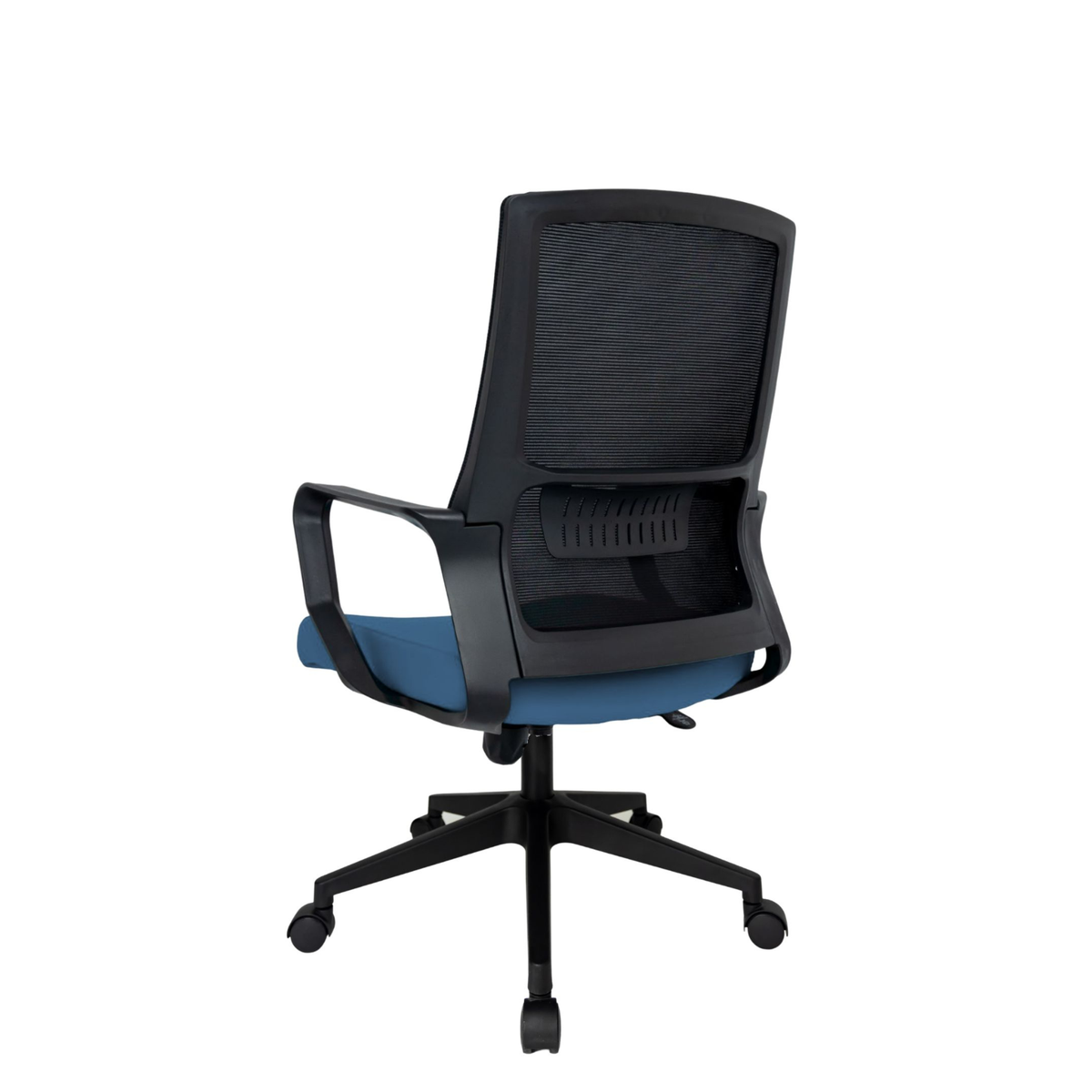 Silla Operativa Zoom Baja OffiMobile, asiento azul, estructura y malla negras, base negra, vista posterior oblicua.