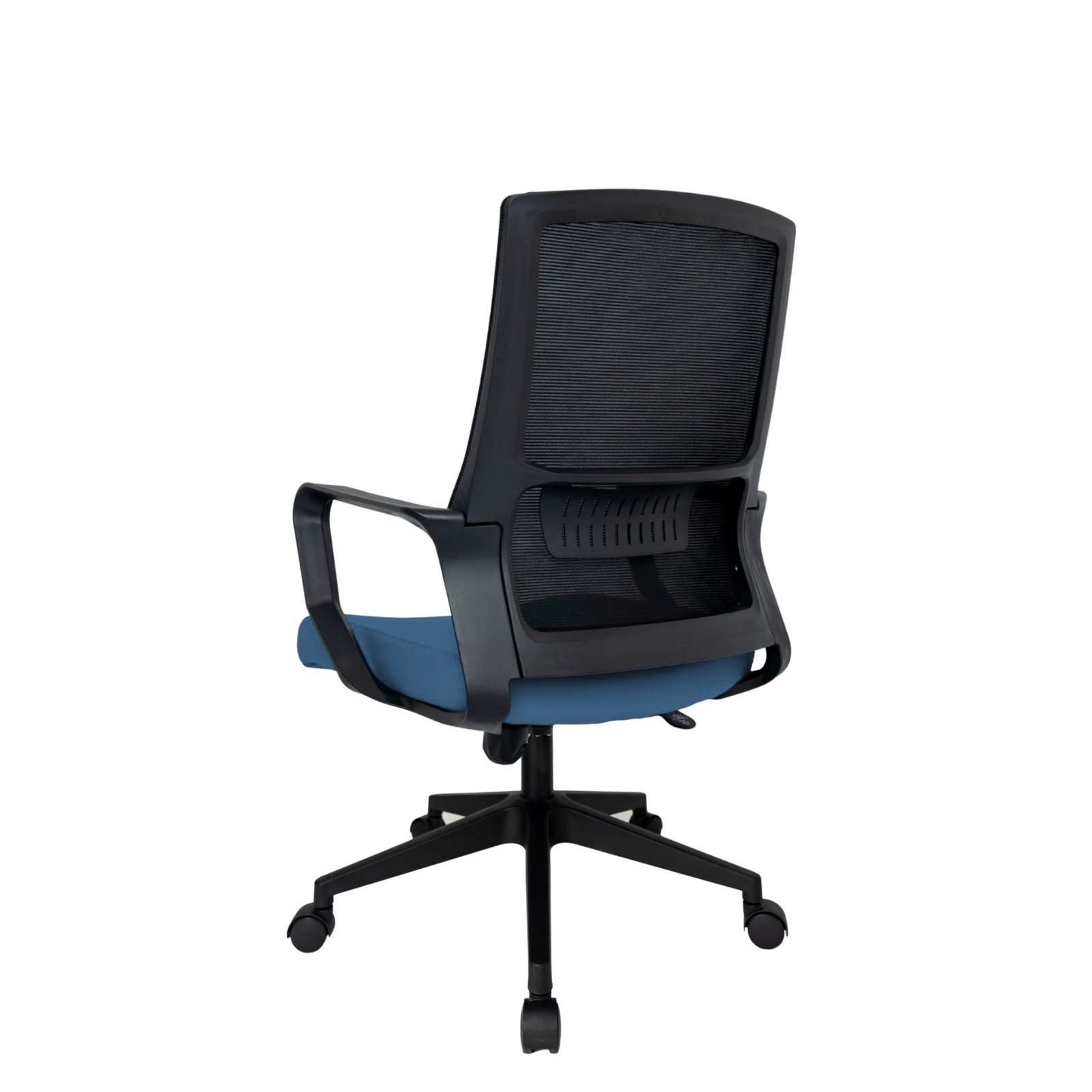 Silla Operativa Zoom Baja OffiMobile, asiento azul, estructura y malla negras, base negra, vista posterior oblicua.