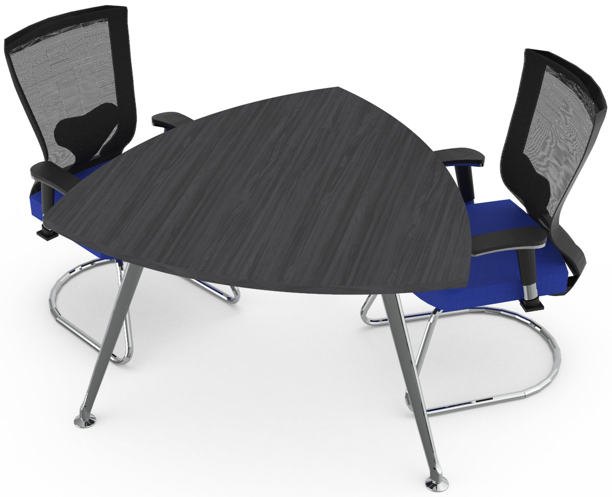 Mesa de juntas para oficina Z Chrome triangular Offimobile con base cromada en sala corporativa moderna